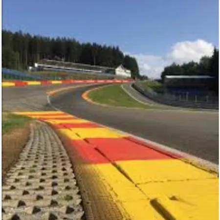 Landhuis Le Petit Ecrin, Caravane Residentielle Trois-Ponts