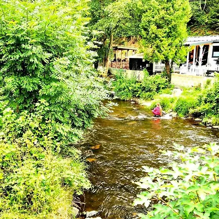 Le Petit Ecrin, Caravane Residentielle Country house *